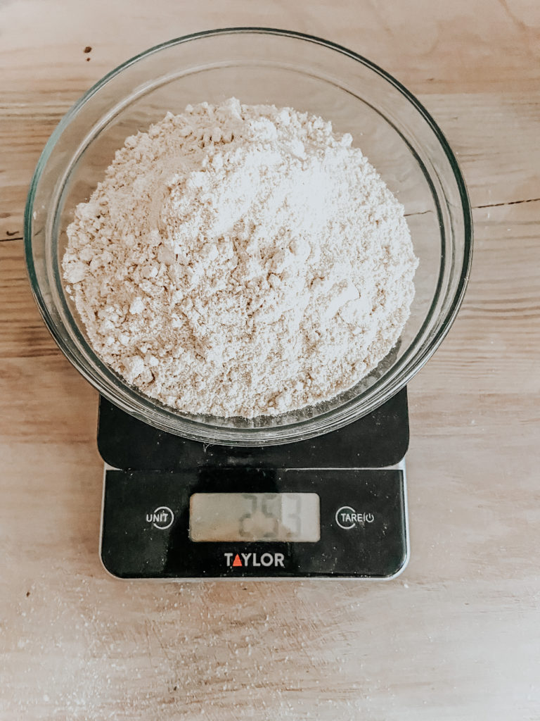 measuring the einkorn grain with a scale